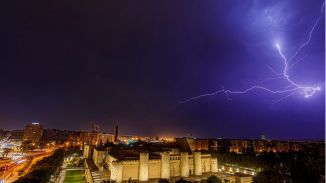 Violentas tormentas de agua y granizo dejan inundaciones en la mitad oriental