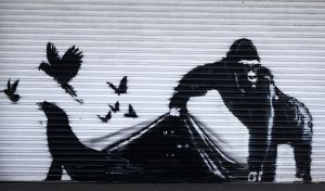 Al noveno día de creación, Banksy utilizó el Zoo como lienzo