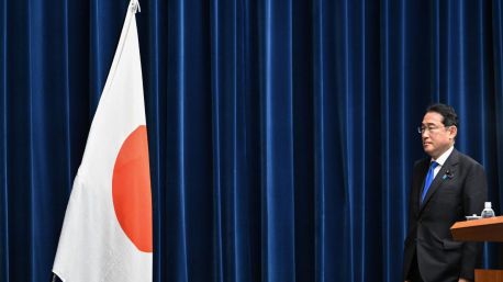 El primer ministro japonés anuncia su dimisión