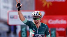 Vuelta a España. Van Aert firma el 'triplete' en Baiona