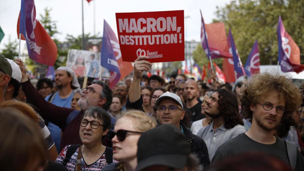 La izquierda francesa se echa a la calle para protestar contra el nombramiento de Barnier