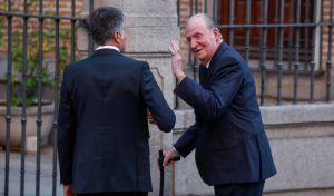 Los Reyes asisten en Madrid al funeral de Juan Gómez-Acebo, primo de Felipe VI