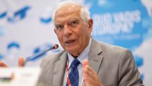La UE califica de 'día triste para la democracia' el exilio de González en España