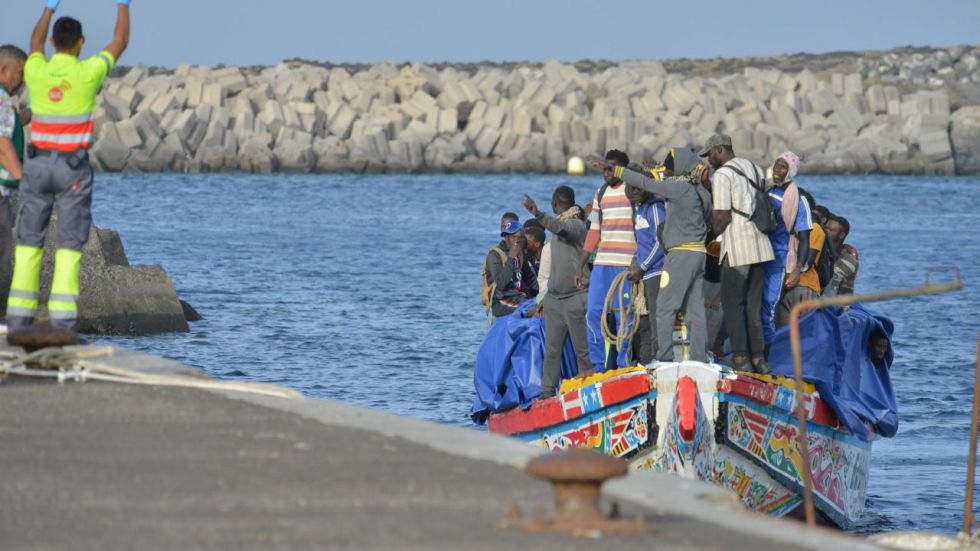 Moncloa denuncia al Gobierno canario ante la Fiscalía por una vulneración 'grave' de los derechos de los 'menas'