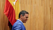 Sánchez comienza su guerra contra los medios que 'asedian la democracia'