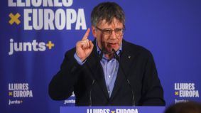 Puigdemont insta al PSOE a 'digerir' que gobierna en minoría y rechaza 'chantajes'