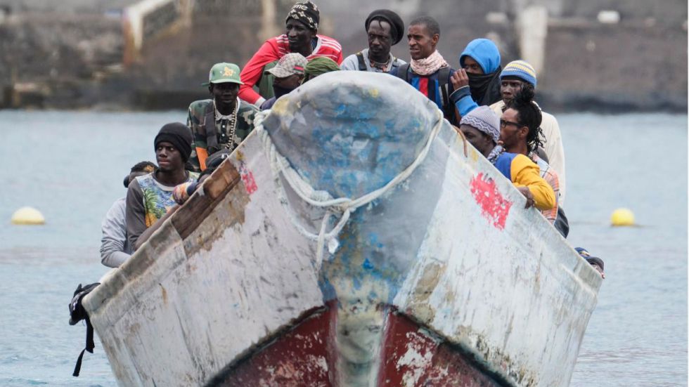 Llegan 281 migrantes en cinco embarcaciones a Tenerife, Lanzarote y El Hierro