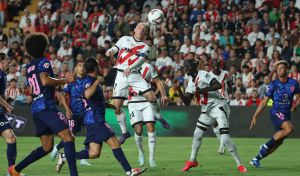 LaLiga. El Rayo baja de la nube al Atlético en el derbi de Vallecas