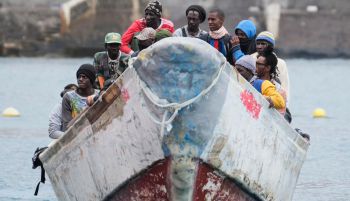 Llegan 281 migrantes en cinco embarcaciones a Tenerife, Lanzarote y El Hierro