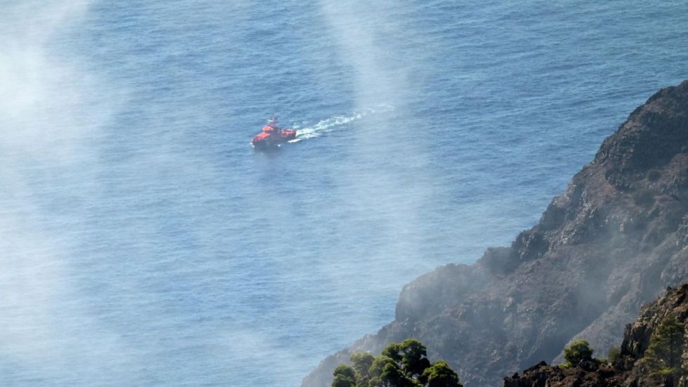 Nueve muertos y 48 desaparecidos tras volcar un cayuco frente a las costas de El Hierro