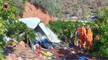 Tres fallecidos al colisionar un helicóptero con una línea de alta tensión en Puçol