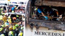 Al menos una veintena de escolares mueren calcinados en un accidente de autobús