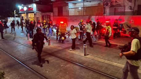 Al menos seis muertos en un atentado a tiros en el tranvía de Tel Aviv