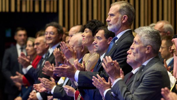 Felipe VI ensalza el papel de las víctimas para que 'el círculo vicioso de la violencia se transforme gracias a su palabra en un círculo de aprendizaje'.