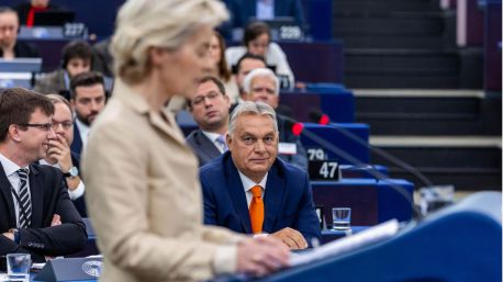 Duro y tenso debate entre Von der Leyen y Orbán en la Eurocámara