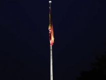 El Rey felicita a los españoles con un vídeo del izado de bandera en Zarzuela