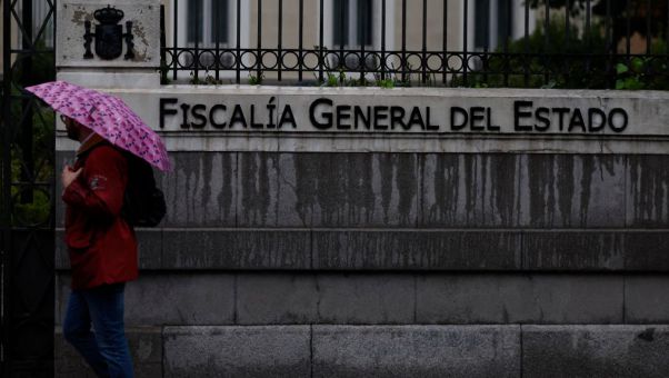 Siete vocales reclaman su marcha mientras cuatro apoyan su decisión de mantenerse en el cargo.