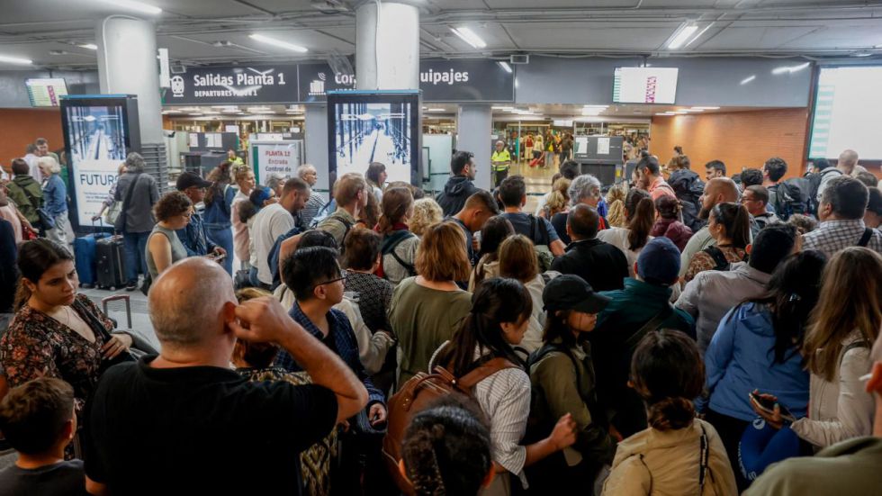 El ministro Puente, en la diana tras otra jornada de caos en Atocha