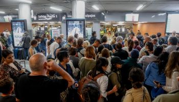 El ministro Puente, en la diana tras otra jornada de caos en Atocha