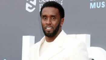 Una mujer acusa a Diddy Combs de violarla con 13 años en presencia de 'dos famosos'