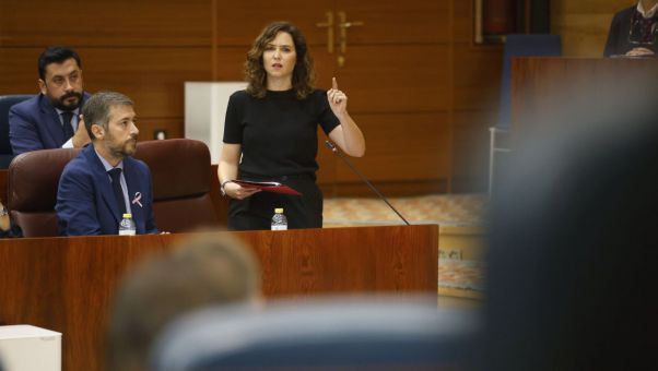 El PP hace valer su mayoría absoluta para que acudan a explicar su implicación en la cátedra de la Complutense relacionada con la esposa del presidente.