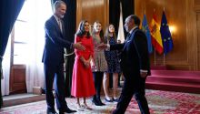 Los Reyes y sus hijas reciben a los galardonados con los Premios Princesa de Asturias