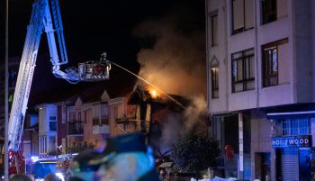 Una explosión derrumba un edificio de Santander y deja tres muertos