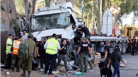 Más de 30 heridos tras embestir un camión contra parada de autobús al norte de Tel Aviv