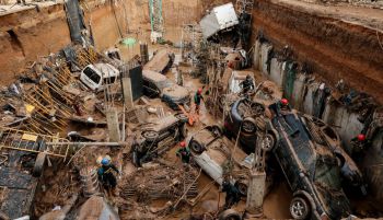 Milagro en la tragedia: rescatada tras tres días atrapada en el coche