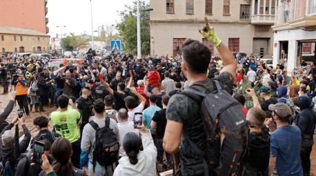 El Gobierno insiste en culpar a grupos 'organizados' para justificar la huida de Sánchez