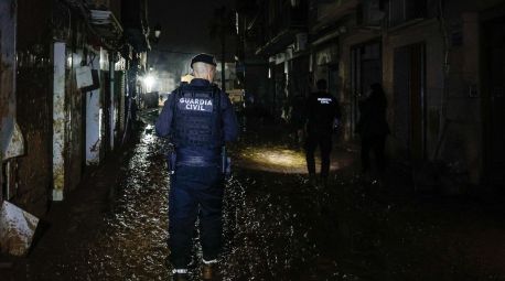 La Guardia Civil detiene a 4 personas por robo y rescata un coche del barranco del Poyo