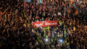 La manifestación de la izquierda en Valencia termina con bengalas y cargas policiales