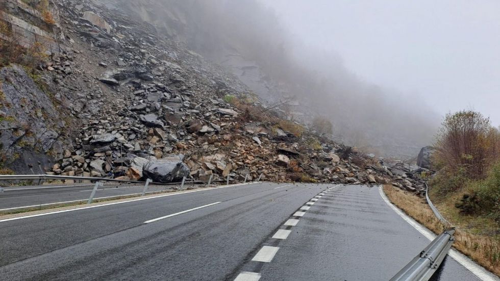 Cortada la circulación entre Asturias y la meseta por un desprendimiento en la AP-66
