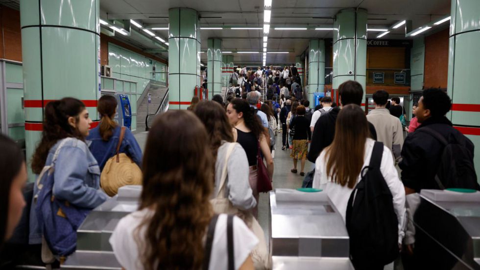 De ninis a sisis: los jóvenes que estudian y trabajan se duplican en una década en España