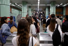 De ninis a sisis: los jóvenes que estudian y trabajan se duplican en una década en España