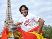 París vuelve a Nadal gigante al lado de la Torre Eiffel en un homenaje espectacular