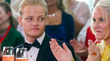 El hijo de la princesa Mette-Marit, acusado de violación, saldrá de prisión hoy
