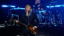 Paul McCartney da una lección de maestría en su primer concierto en Madrid