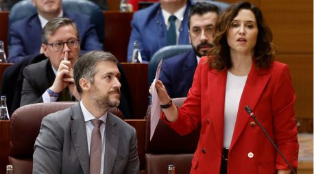 Ayuso noquea al sustituto de Lobato y a Sánchez con Franco de por medio