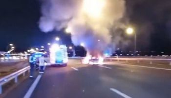 Un vehículo que circulaba en sentido contrario choca contra un VTC y comienza a arder en la M45
