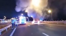 Un vehículo que circulaba en sentido contrario choca contra un VTC y comienza a arder en la M45