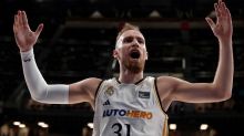 ACB. El Real Madrid se da una alegría en pleno temporal y el Barça toca fondo