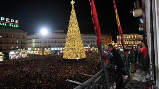 Bisbal abarrota la Puerta del Sol en un concierto desde el balcón de la Real Casa de Correos