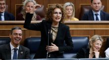 El Gobierno tira de decretazo para extender a 2025 el impuesto a las eléctricas