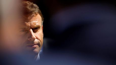 Macron entona el 'mea culpa' por las elecciones anticipadas que derivaron en un Gobierno de sólo tres meses