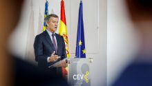 Feijóo: 'No se puede cesar al presidente de una compañía cotizada desde La Moncloa'
