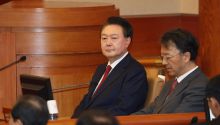 Trasladan al presidente surcoreano Yoon al hospital tras comparecer ante el Constitucional