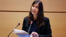 La directora del CNIO descarta dimitir y denuncia una campaña de 'bulos' en su contra