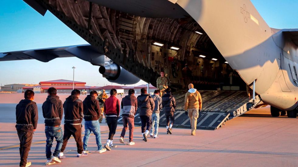 Trump deporta a los primeros sin papeles a Guatemala en aviones militares