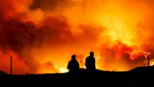 Miles de evacuados por otro incendio de gran virulencia cerca de Los Ángeles